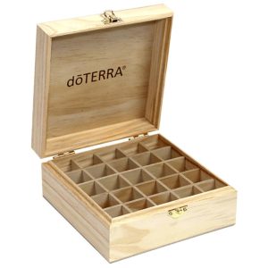Medinė dėžutė su išgraviruotu doTERRA logotipu